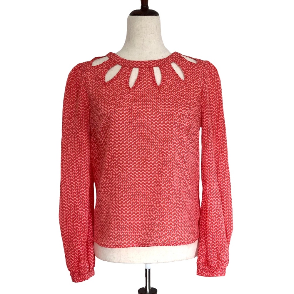 Francesca’s Women’s Cutout Detail Abstract Print Blouse, Coral Size Medium